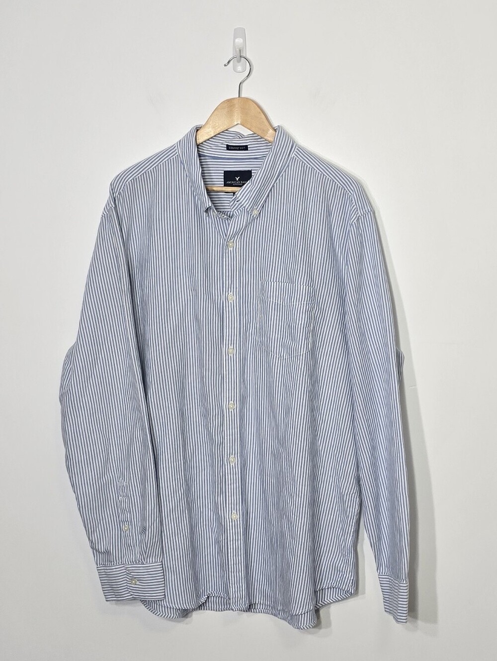Amercian Eagle Outfitters Men's Blue White Stripe 100% Cotton Button-Down Shirt